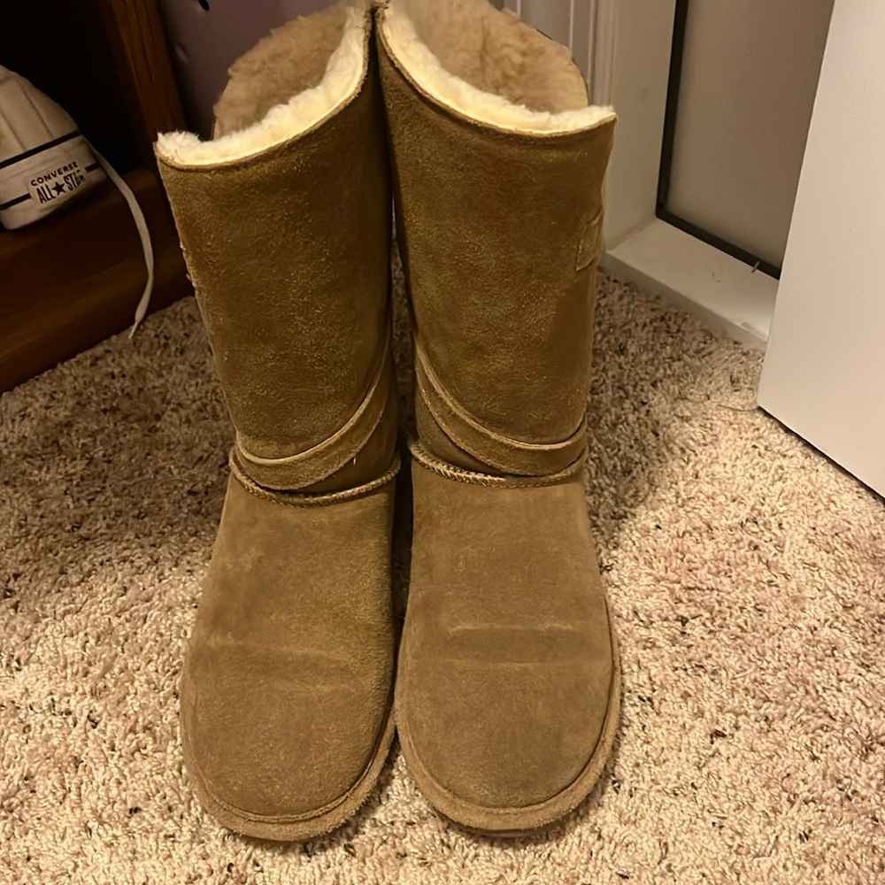 BEARPAW FUZZY BOOTS!!